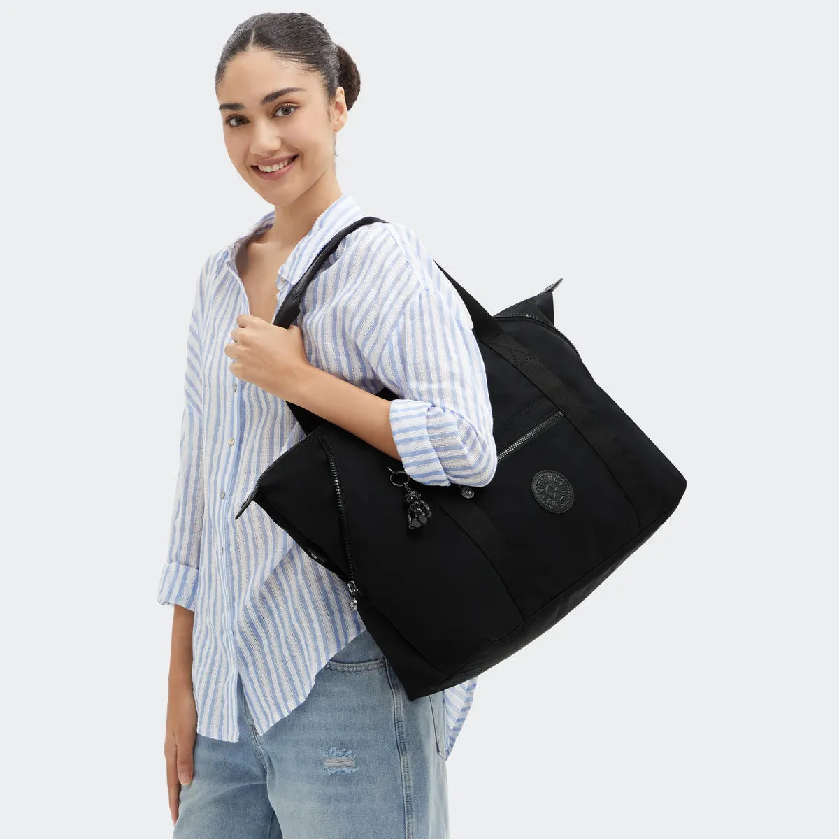 ART M Infinite Black $1,400 mensuales a 3msi*